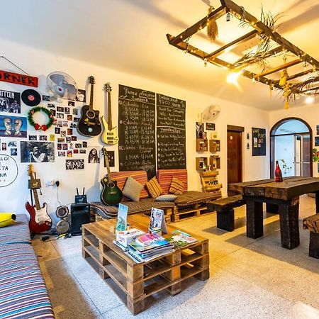 Groove House Hostels Коломбо Экстерьер фото