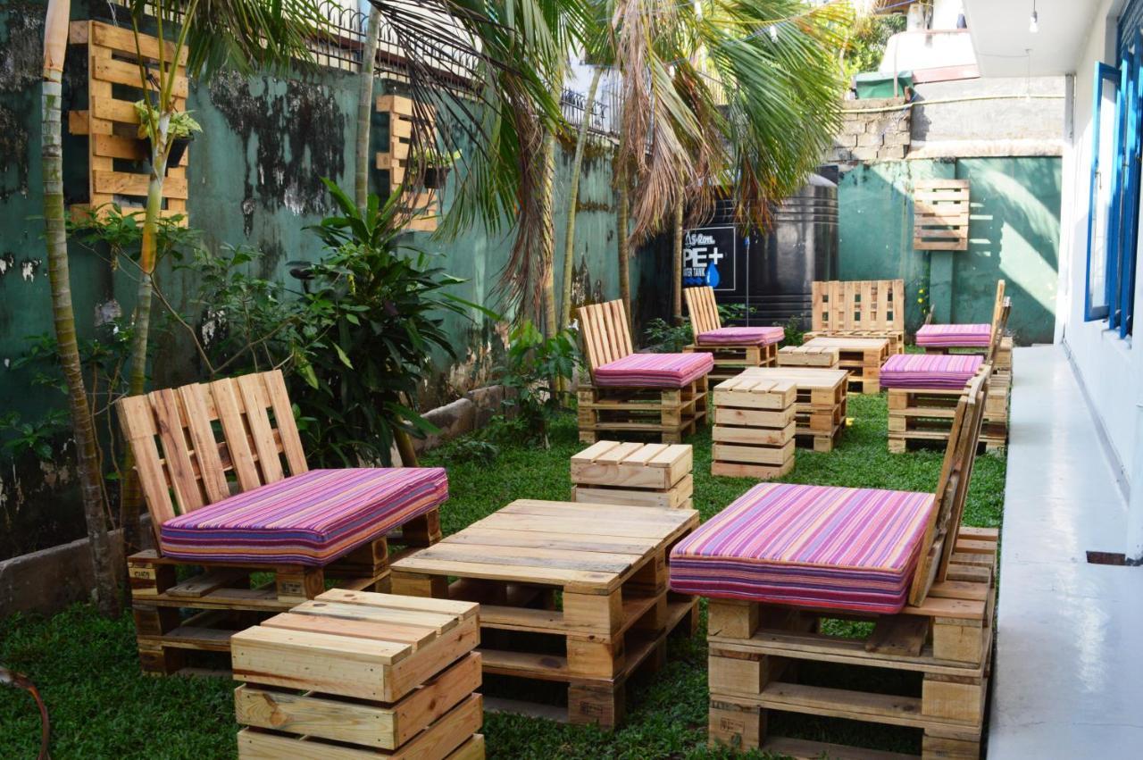 Groove House Hostels Коломбо Экстерьер фото