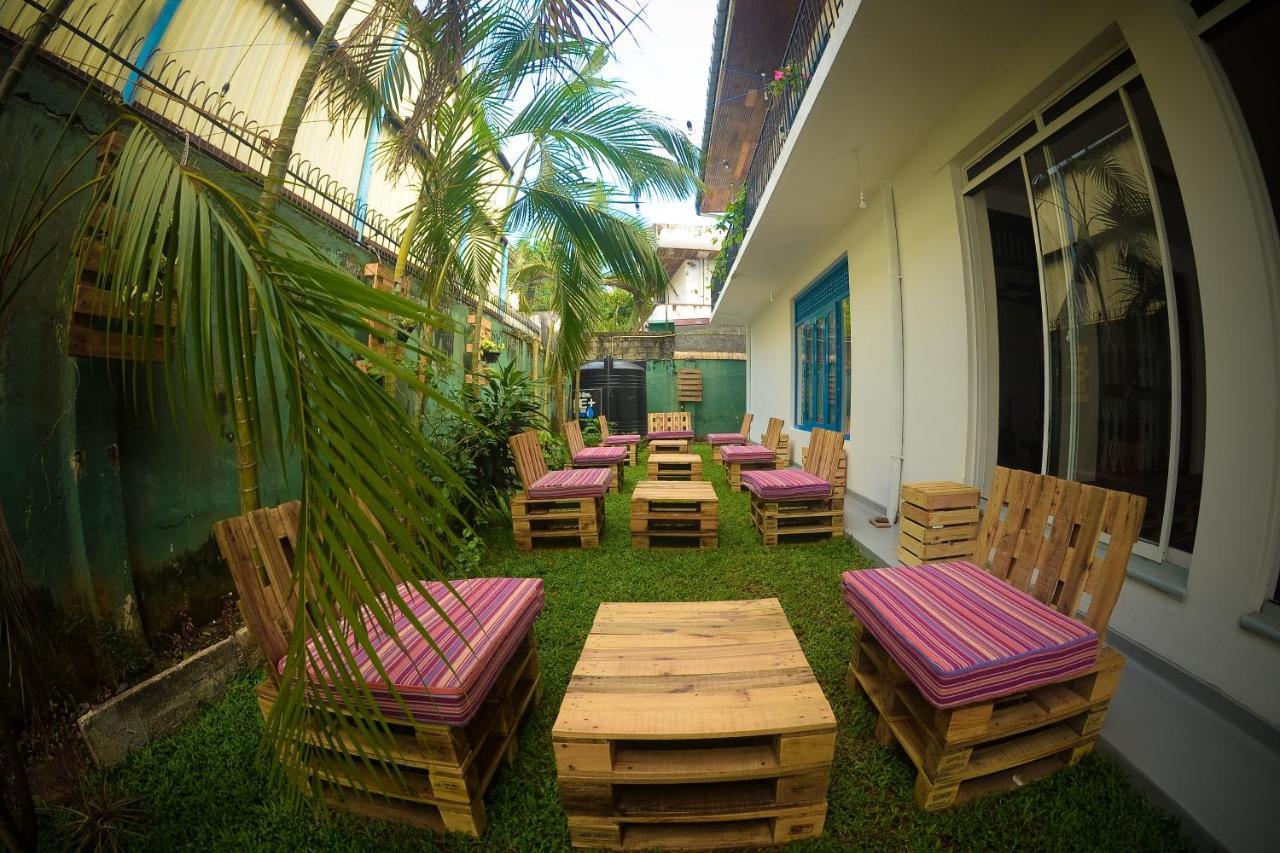 Groove House Hostels Коломбо Экстерьер фото