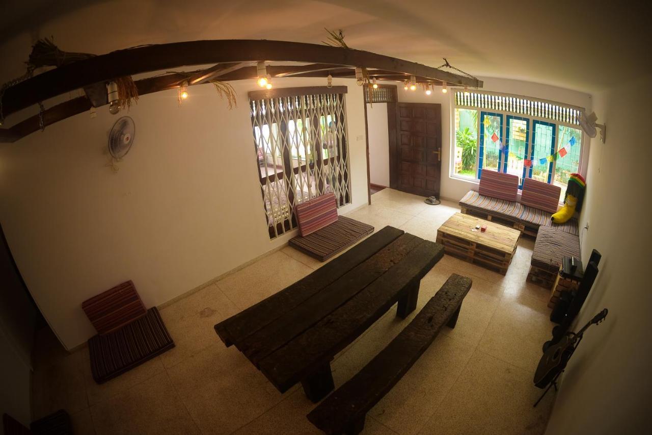Groove House Hostels Коломбо Экстерьер фото