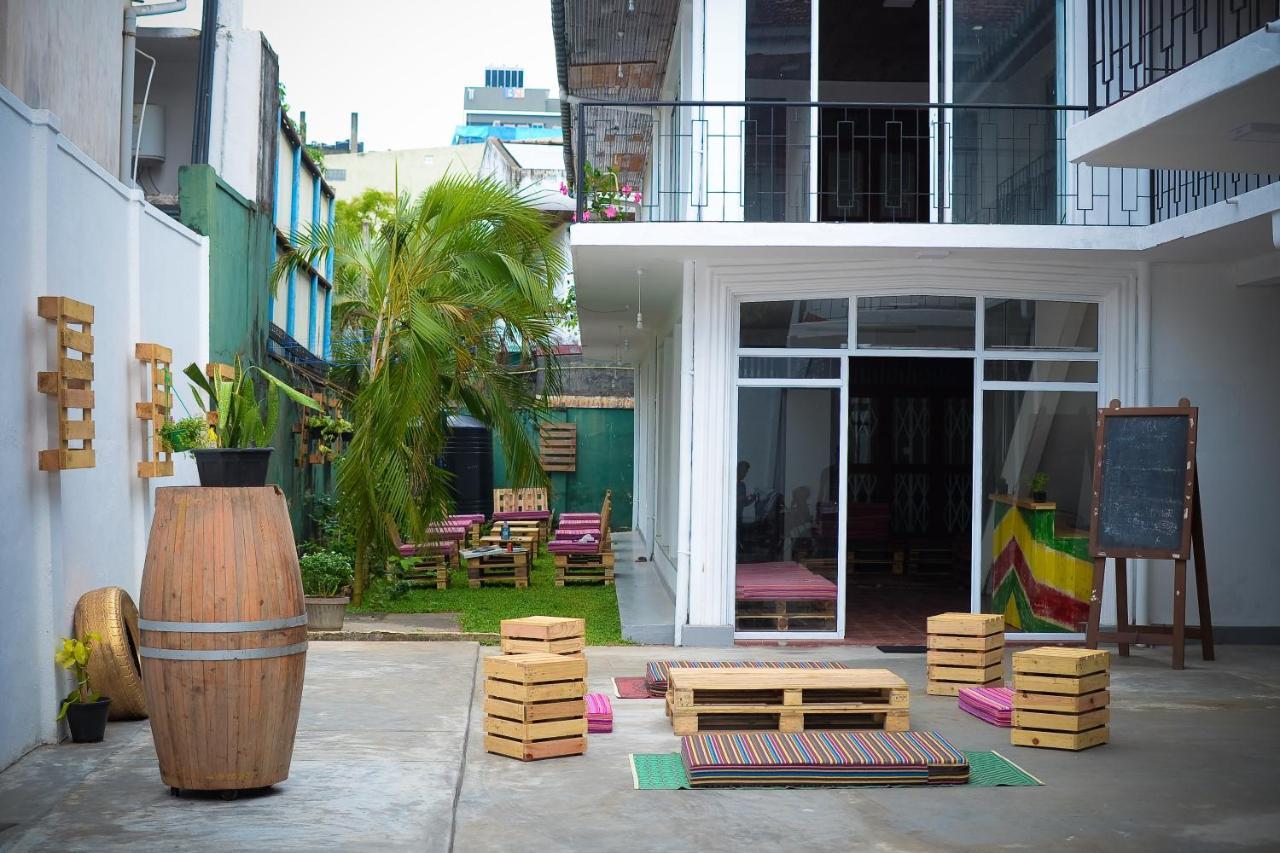 Groove House Hostels Коломбо Экстерьер фото