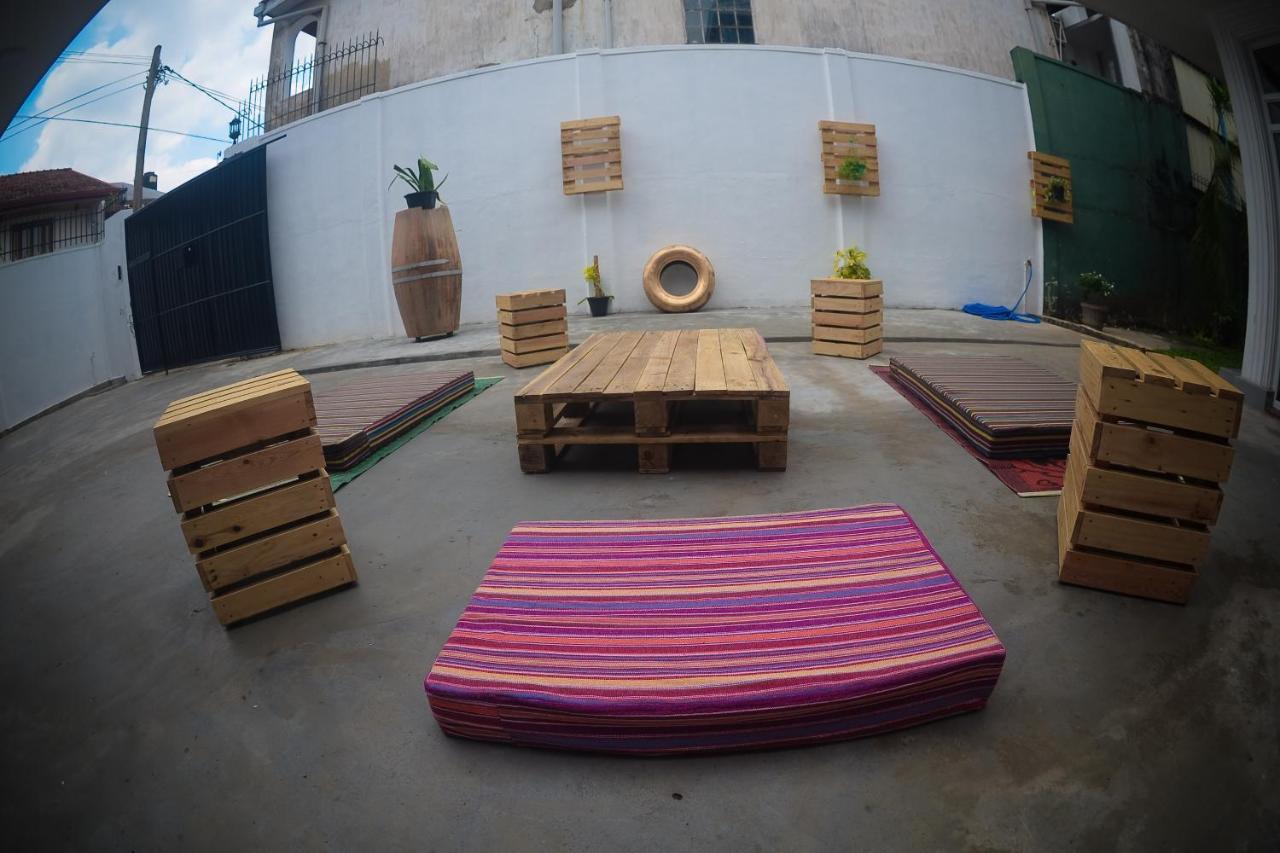 Groove House Hostels Коломбо Экстерьер фото