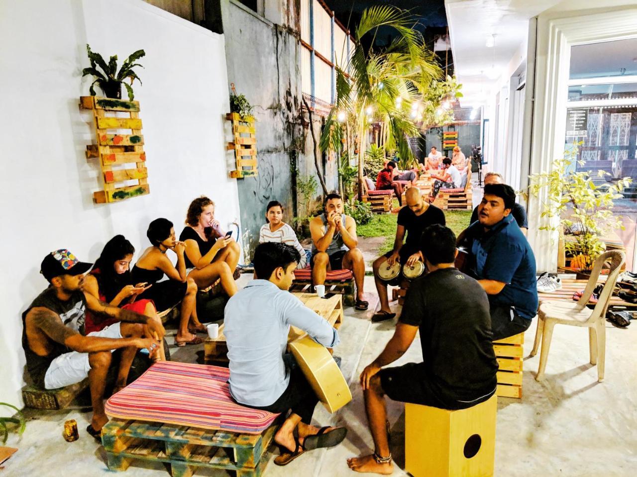 Groove House Hostels Коломбо Экстерьер фото