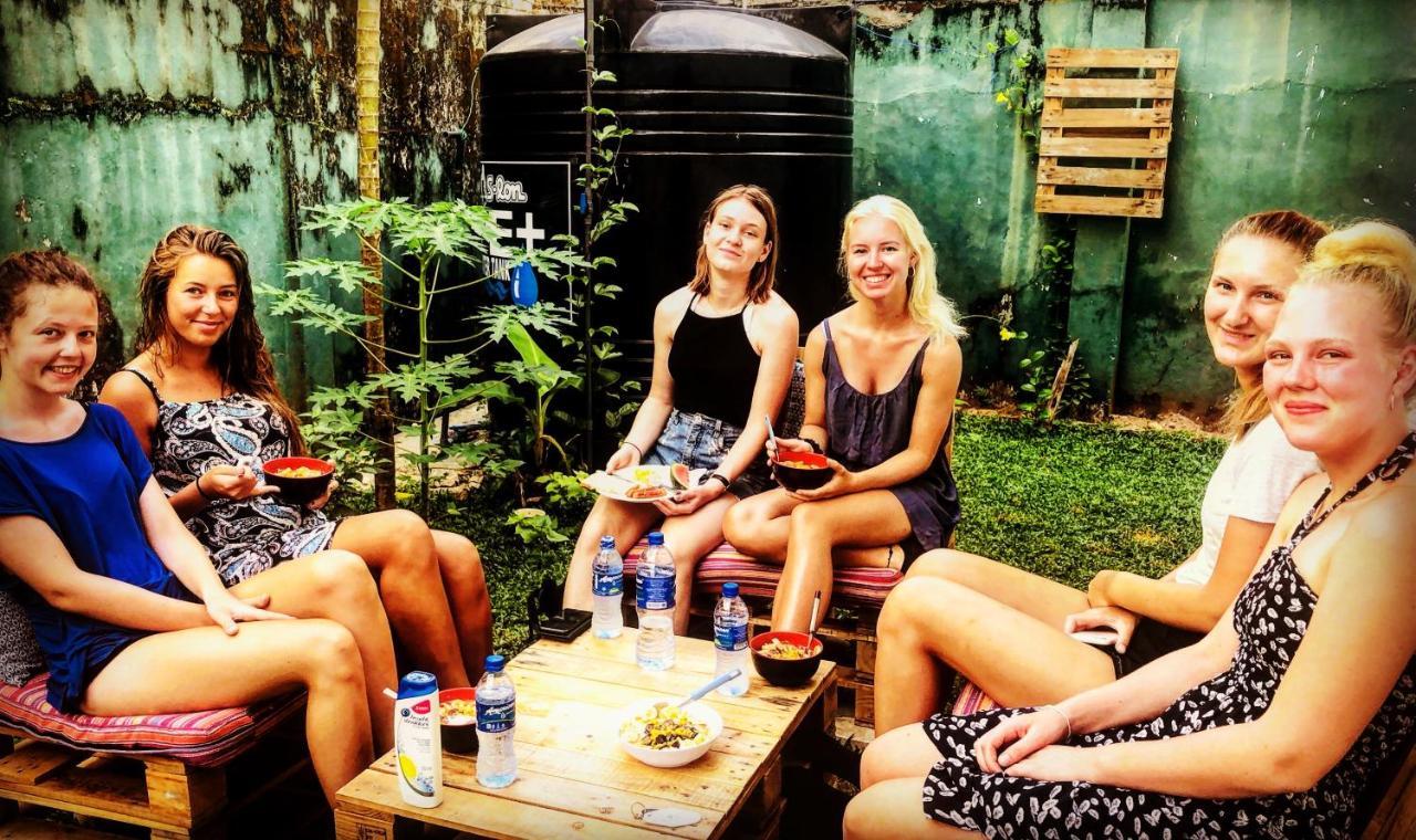Groove House Hostels Коломбо Экстерьер фото
